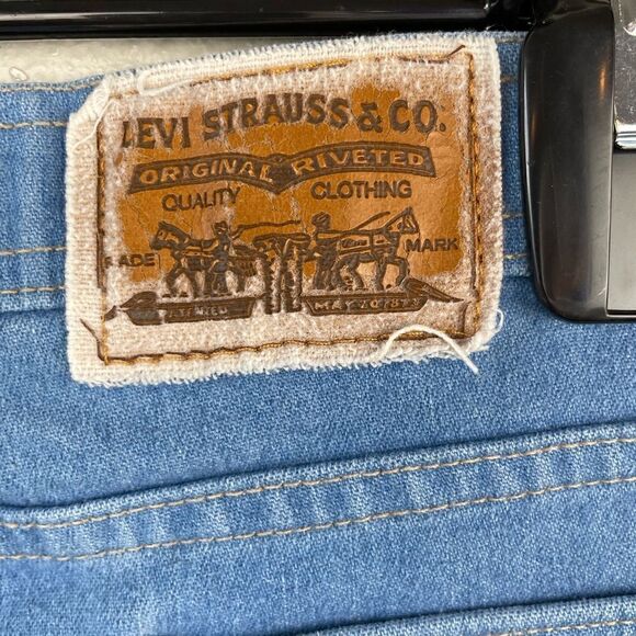 Levi Cropped Jeans Size W36 and L32 - Picture 5 of 6
